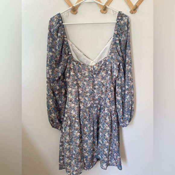 Storia Floral Dress with Bishop Sleeves - Picture 4 of 5